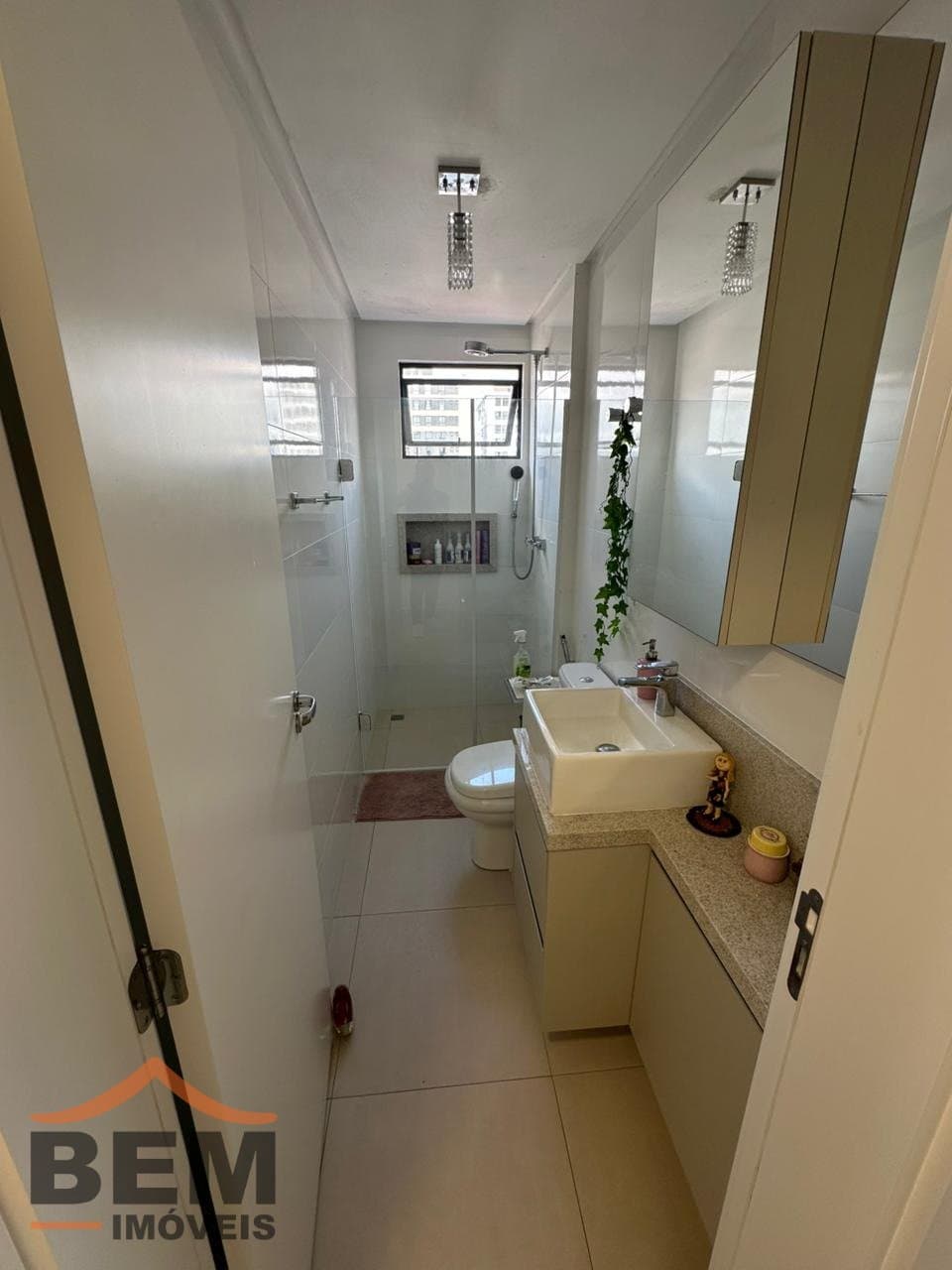 Apartamento à Venda com 3 quartos sendo 1 suíte, 2 vagas no bairro Centro em Camboriú/SC