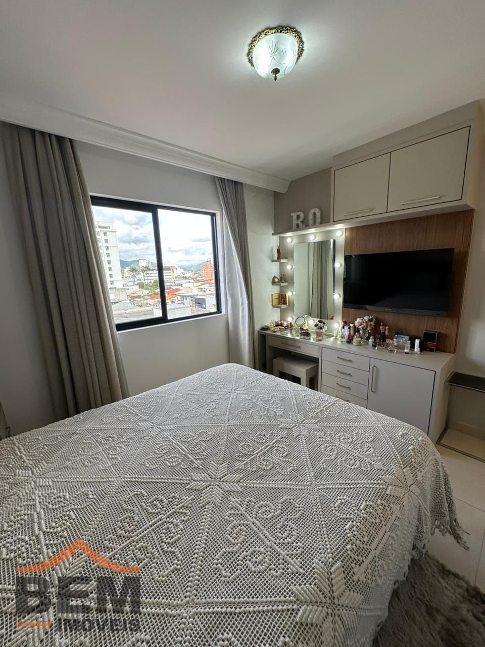 Apartamento à Venda com 3 quartos sendo 1 suíte, 2 vagas no bairro Centro em Camboriú/SC