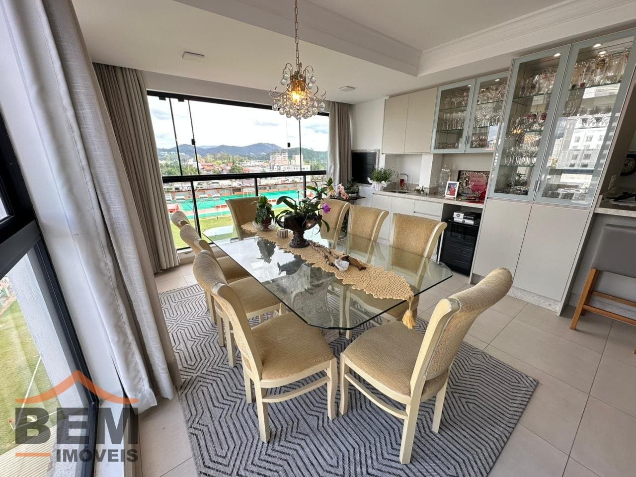 Apartamento à Venda com 3 quartos sendo 1 suíte, 2 vagas no bairro Centro em Camboriú/SC