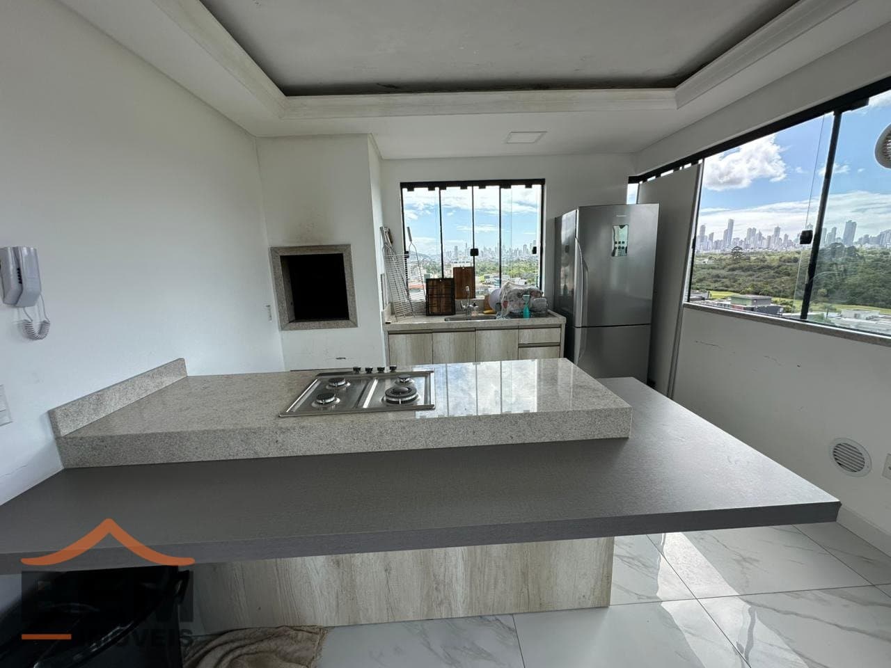Apartamento à Venda com 3 quartos sendo 1 suíte, 2 vagas no bairro Centro em Camboriú/SC
