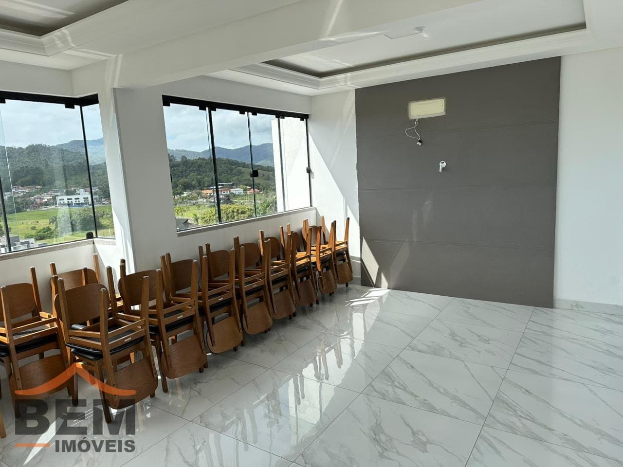 Apartamento à Venda com 3 quartos sendo 1 suíte, 2 vagas no bairro Centro em Camboriú/SC
