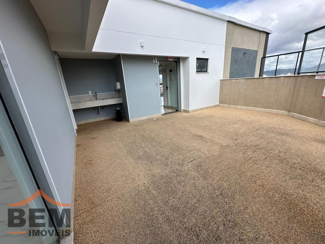 Apartamento à Venda com 3 quartos sendo 1 suíte, 2 vagas no bairro Centro em Camboriú/SC