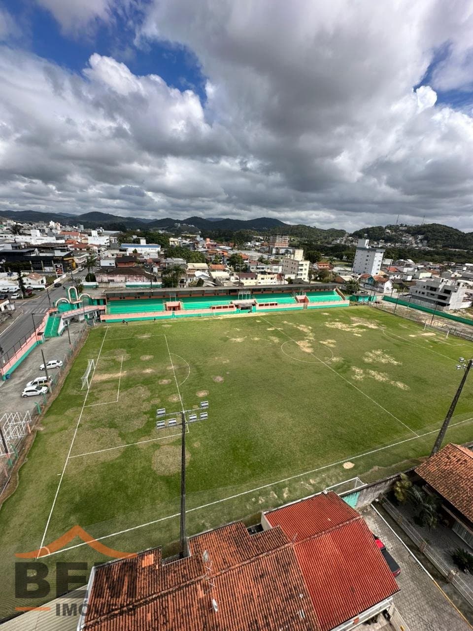 Apartamento à Venda com 3 quartos sendo 1 suíte, 2 vagas no bairro Centro em Camboriú/SC