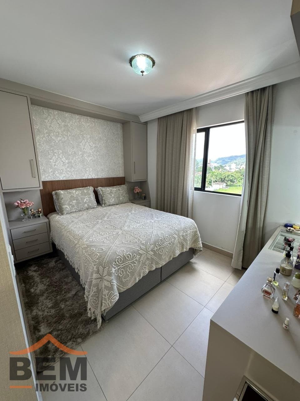 Apartamento à Venda com 3 quartos sendo 1 suíte, 2 vagas no bairro Centro em Camboriú/SC