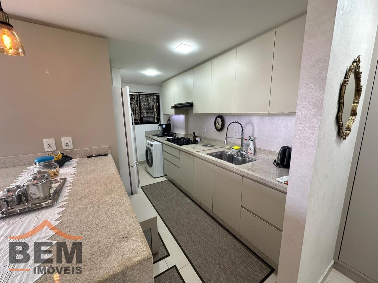 Apartamento à Venda com 3 quartos sendo 1 suíte, 2 vagas no bairro Centro em Camboriú/SC