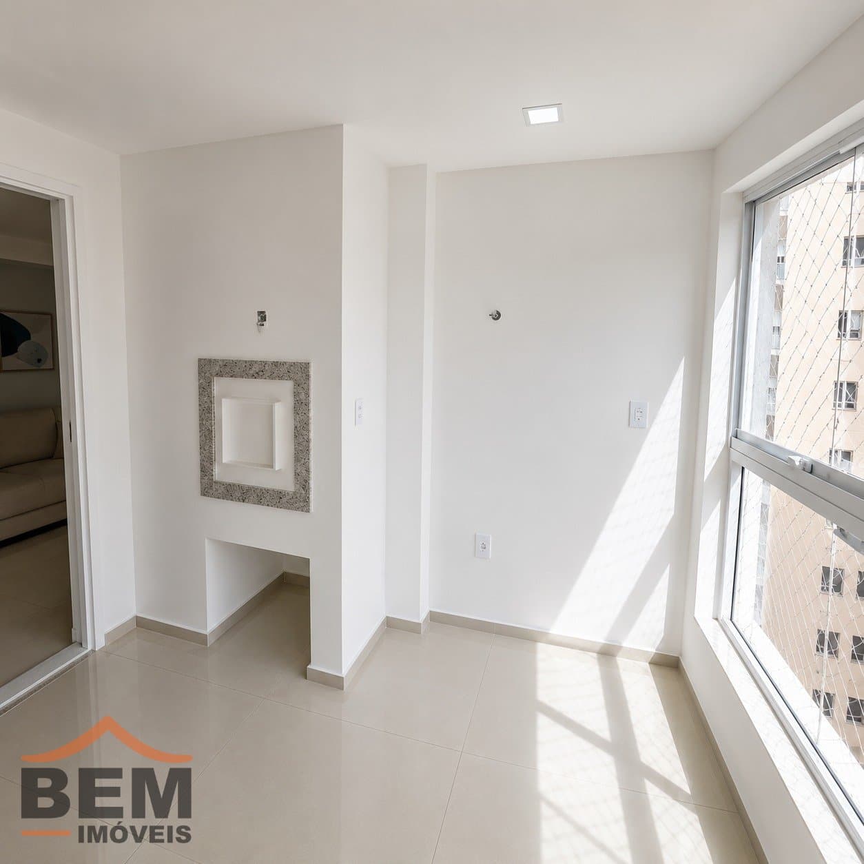 Apartamento para Locação com 1 quarto sendo 2 suítes, 1 vaga no bairro Centro em Itajaí/SC: 6 - SACADA