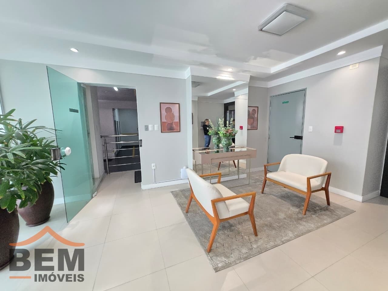Apartamento para aluguel no Centro de Balneário Camboriú: PORTARIA