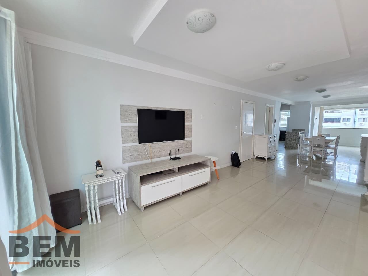 Apartamento para aluguel no Centro de Balneário Camboriú: SALA DE ESTAR