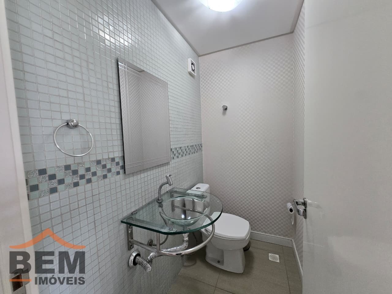 Apartamento para aluguel no Centro de Balneário Camboriú: LAVABO