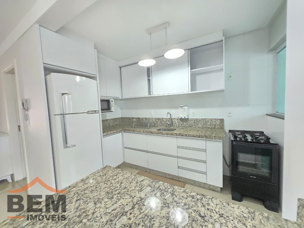 Apartamento para aluguel no Centro de Balneário Camboriú: COZINHA