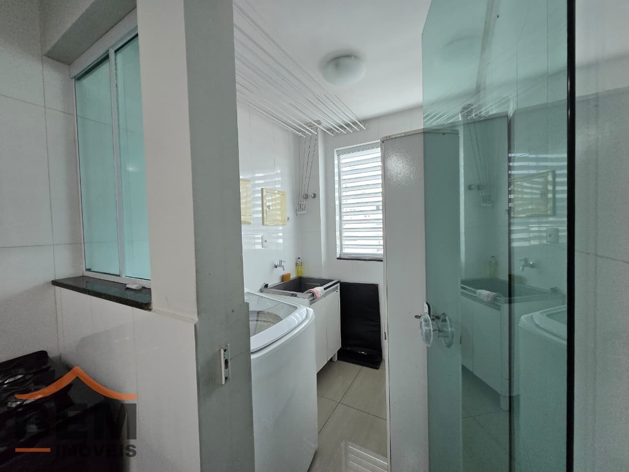 Apartamento para aluguel no Centro de Balneário Camboriú: LAVANDERIA 