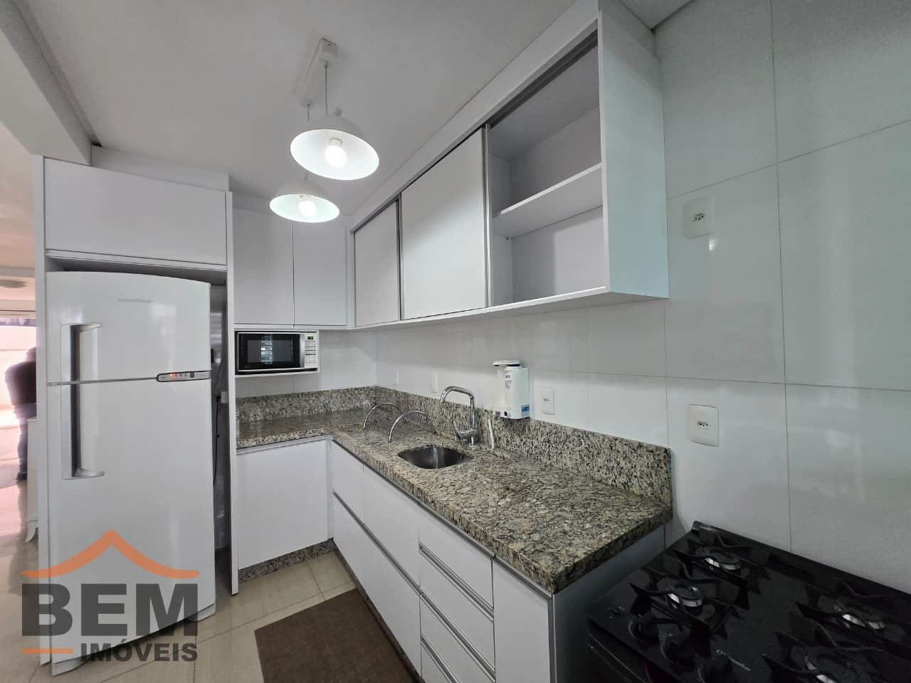 Apartamento para aluguel no Centro de Balneário Camboriú: COZINHA