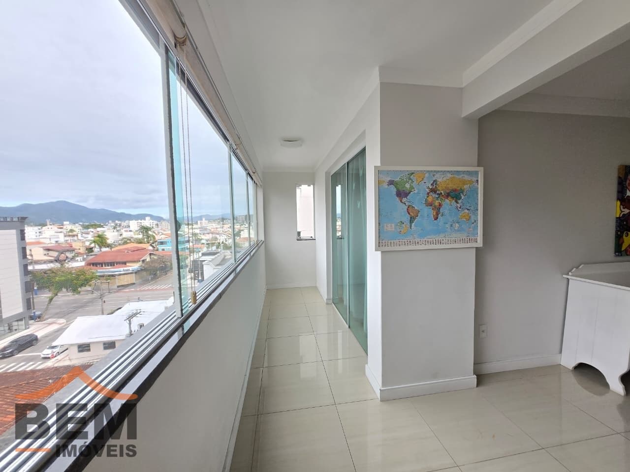 Apartamento para aluguel no Centro de Balneário Camboriú: SACADA COM CHURRASQUEIRA