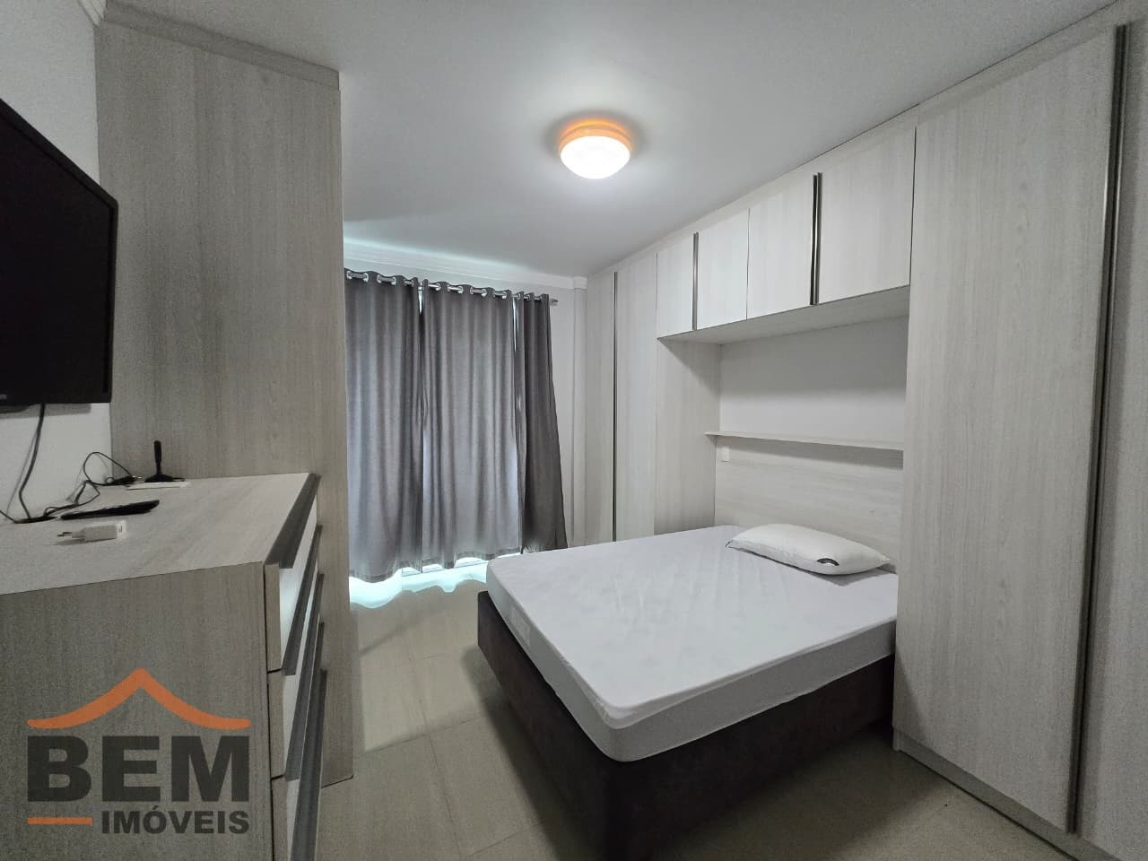 Apartamento para aluguel no Centro de Balneário Camboriú: DORMITÓRIO