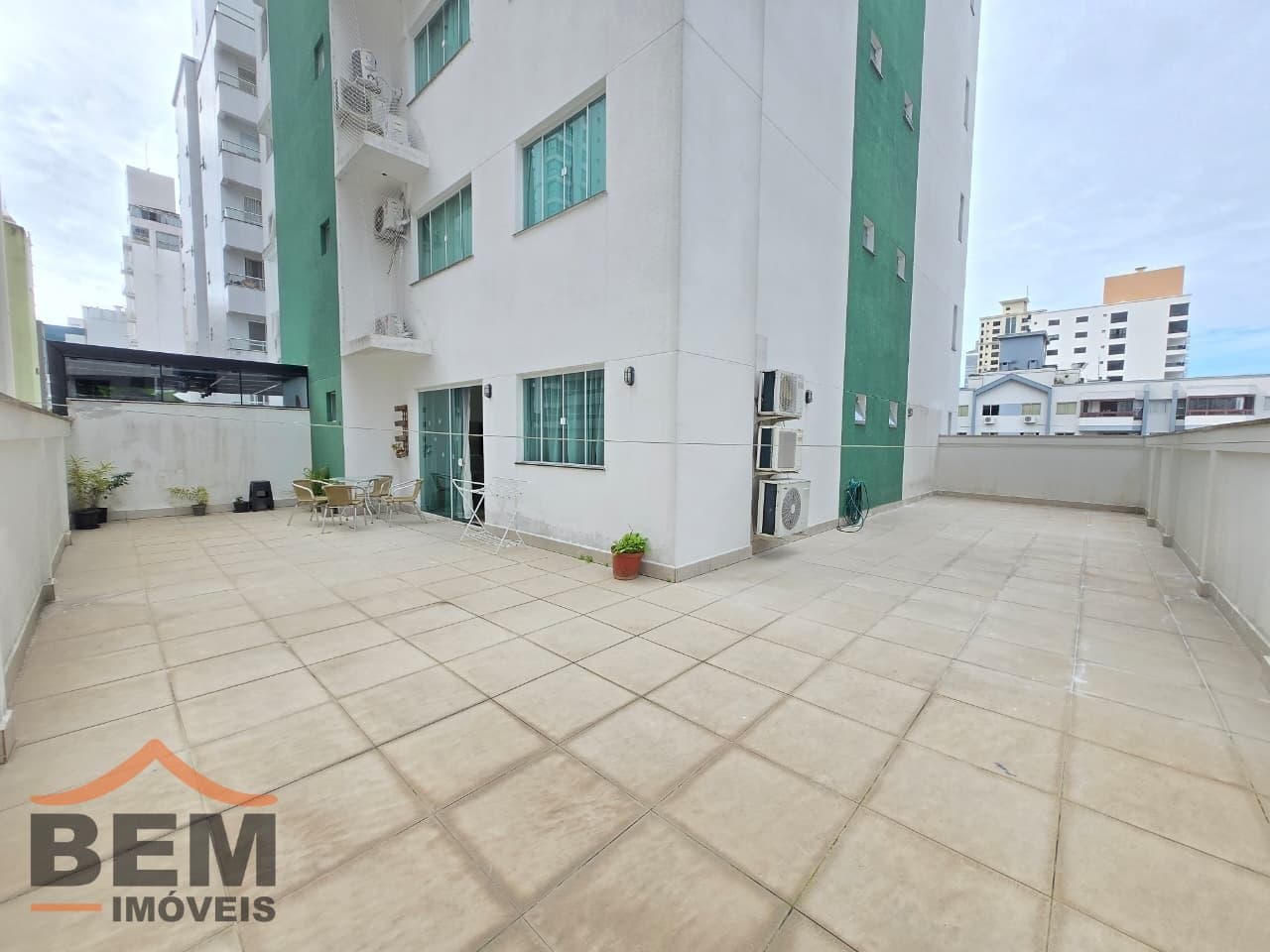 Apartamento para aluguel no Centro de Balneário Camboriú: TERRAÇO
