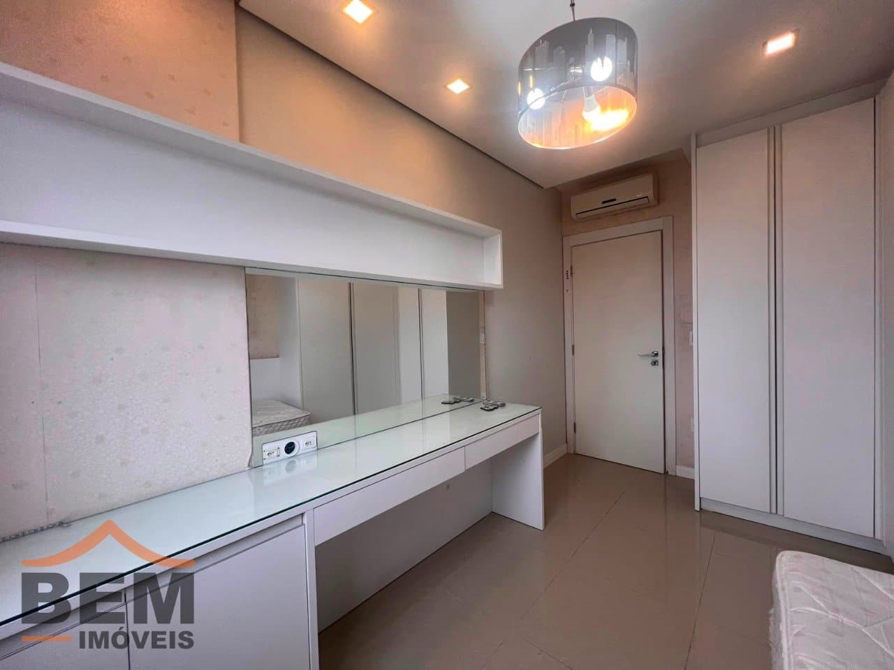 ApApartamento à venda e para locação com 3 quartos e 84 m² no bairro Centro, em Itajaí