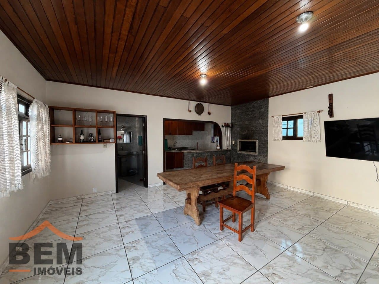 Casa à venda com 04 dormitórios sendo 01 suíte no bairro São João em Itajaí - SC