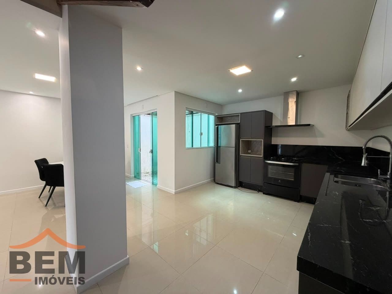 Casa Triplex à venda com 03 suítes na Praia dos Amores em Balneário Camoboriú - SC