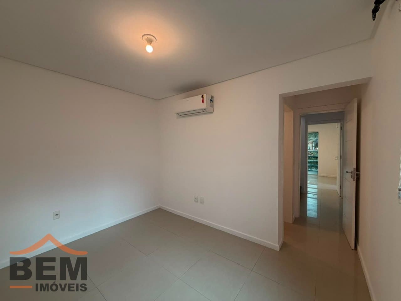 Casa Triplex à venda com 03 suítes na Praia dos Amores em Balneário Camoboriú - SC