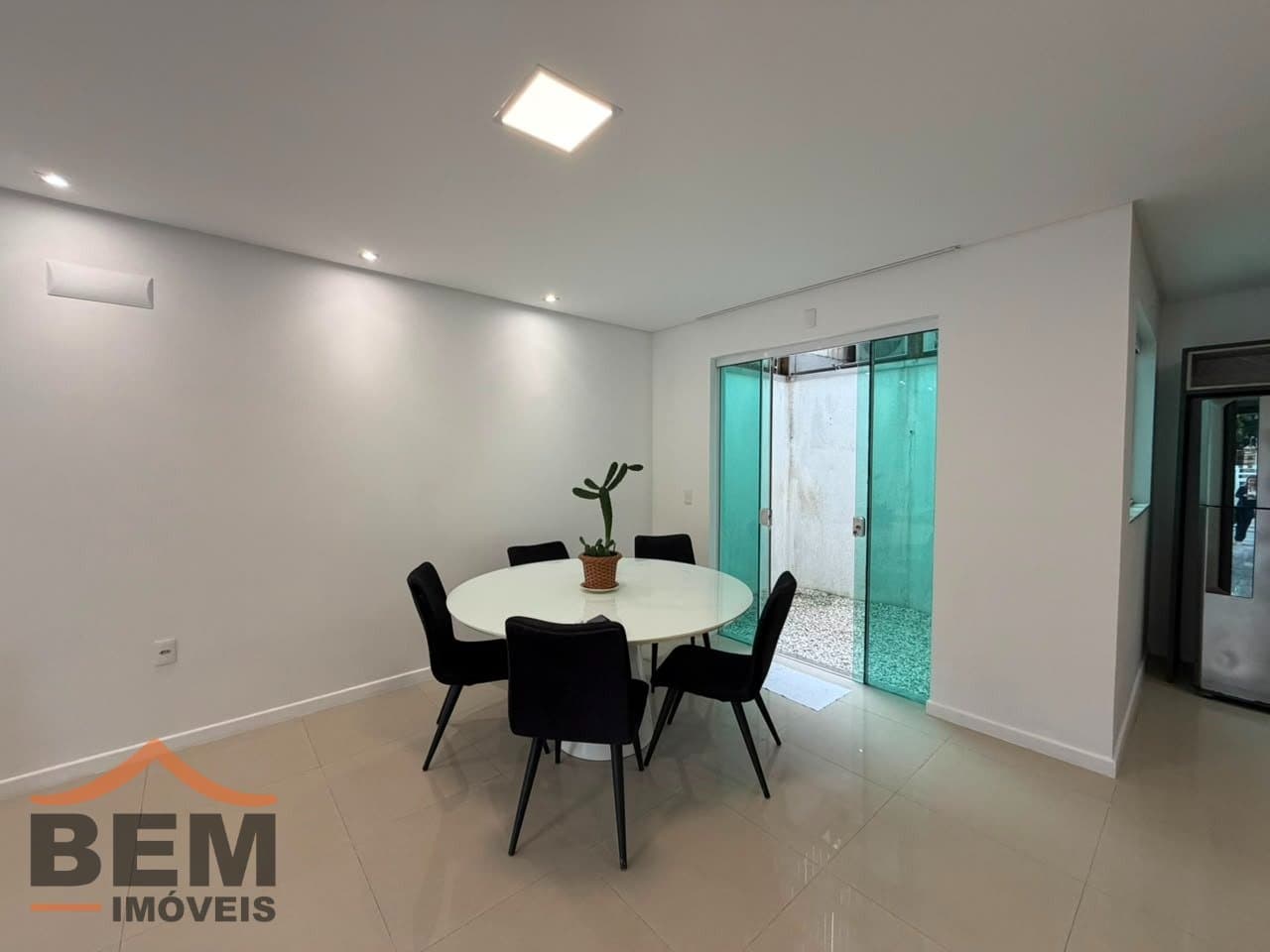 Casa Triplex à venda com 03 suítes na Praia dos Amores em Balneário Camoboriú - SC
