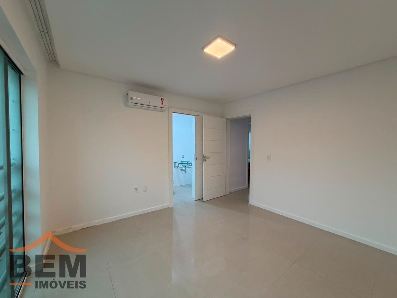 Casa Triplex à venda com 03 suítes na Praia dos Amores em Balneário Camoboriú - SC