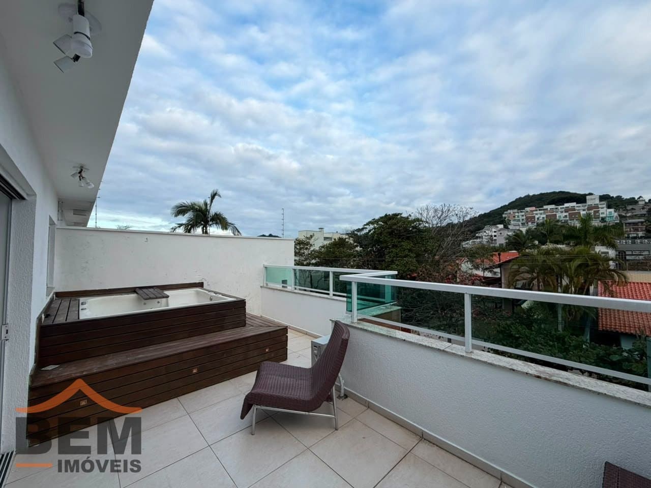 Casa Triplex à venda com 03 suítes na Praia dos Amores em Balneário Camoboriú - SC