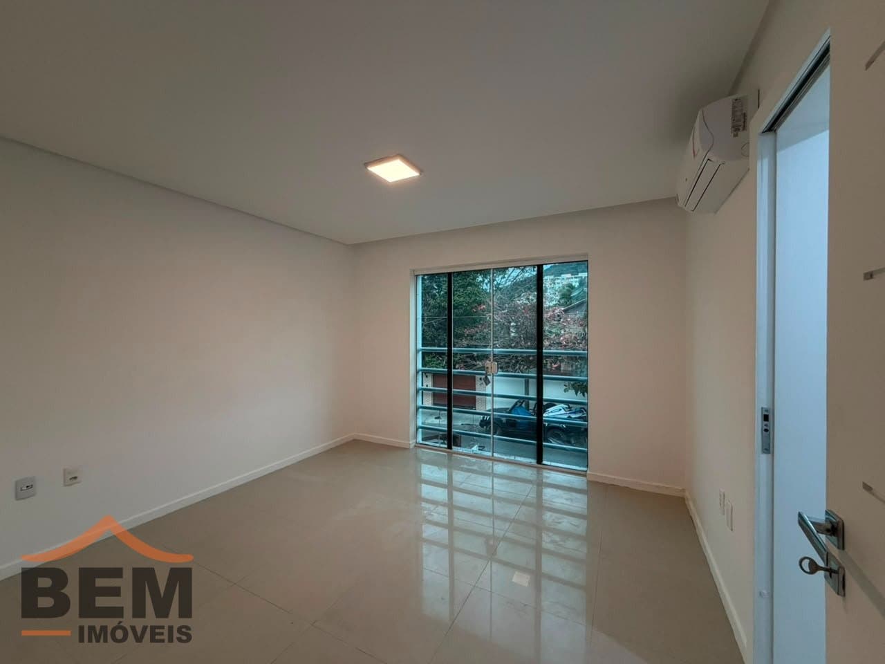 Casa Triplex à venda com 03 suítes na Praia dos Amores em Balneário Camoboriú - SC