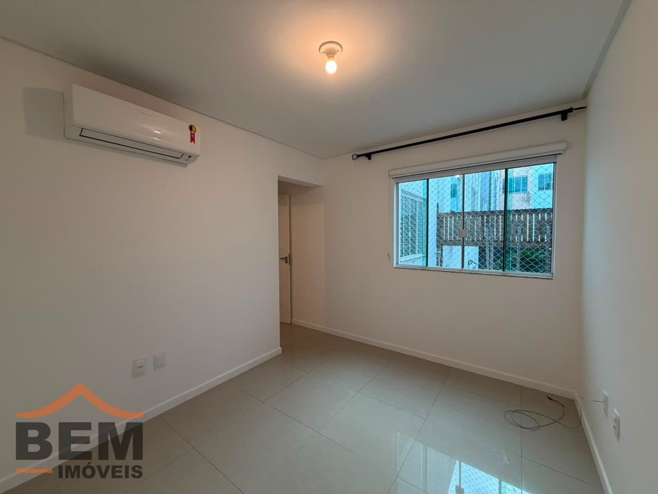 Casa Triplex à venda com 03 suítes na Praia dos Amores em Balneário Camoboriú - SC