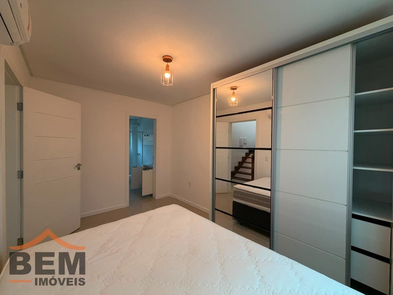 Casa Triplex à venda com 03 suítes na Praia dos Amores em Balneário Camoboriú - SC