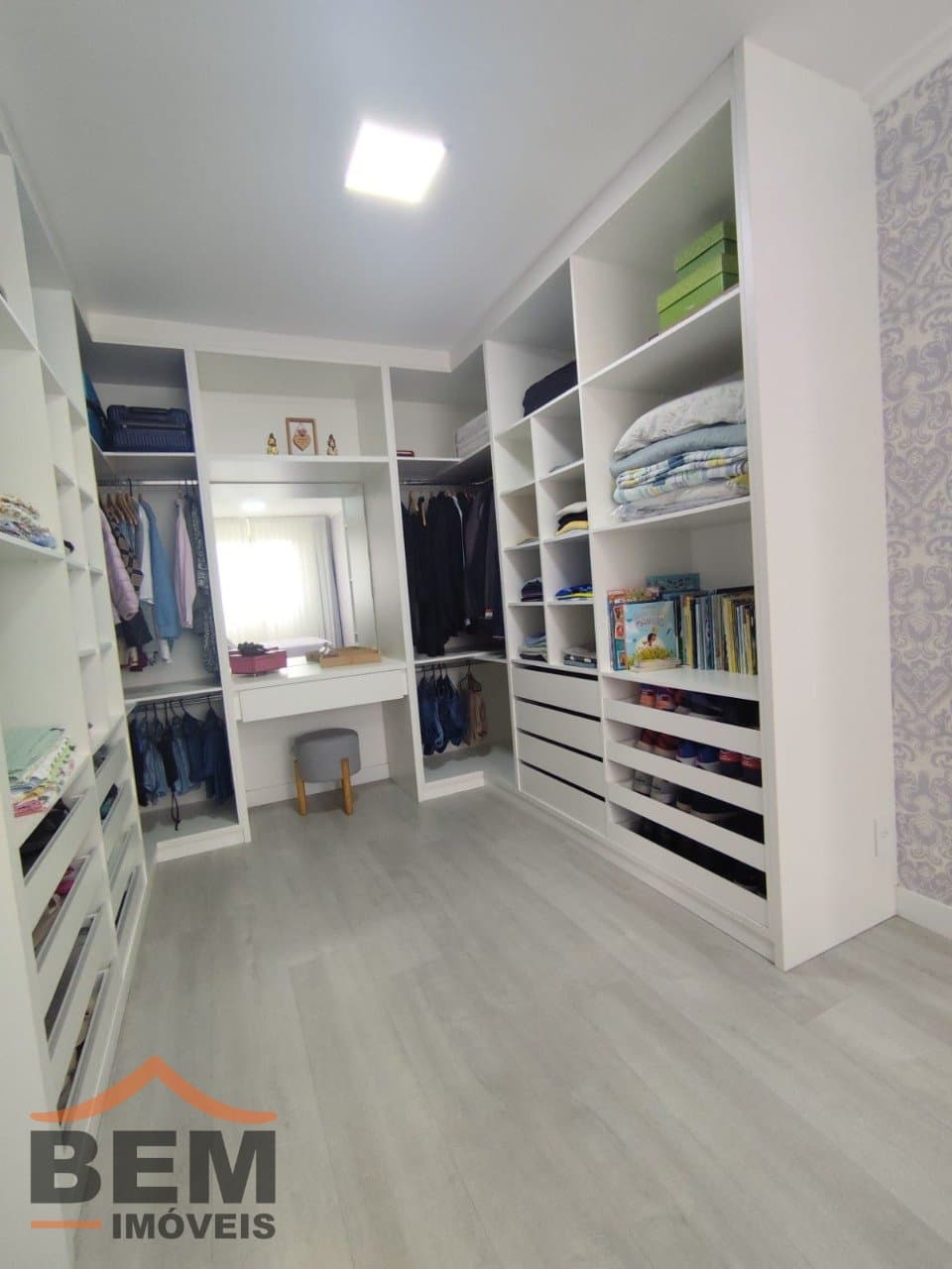 Apartamento à venda com 03 dormitórios sendo 01 suíte no bairro São Vicente en Itajaí - SC