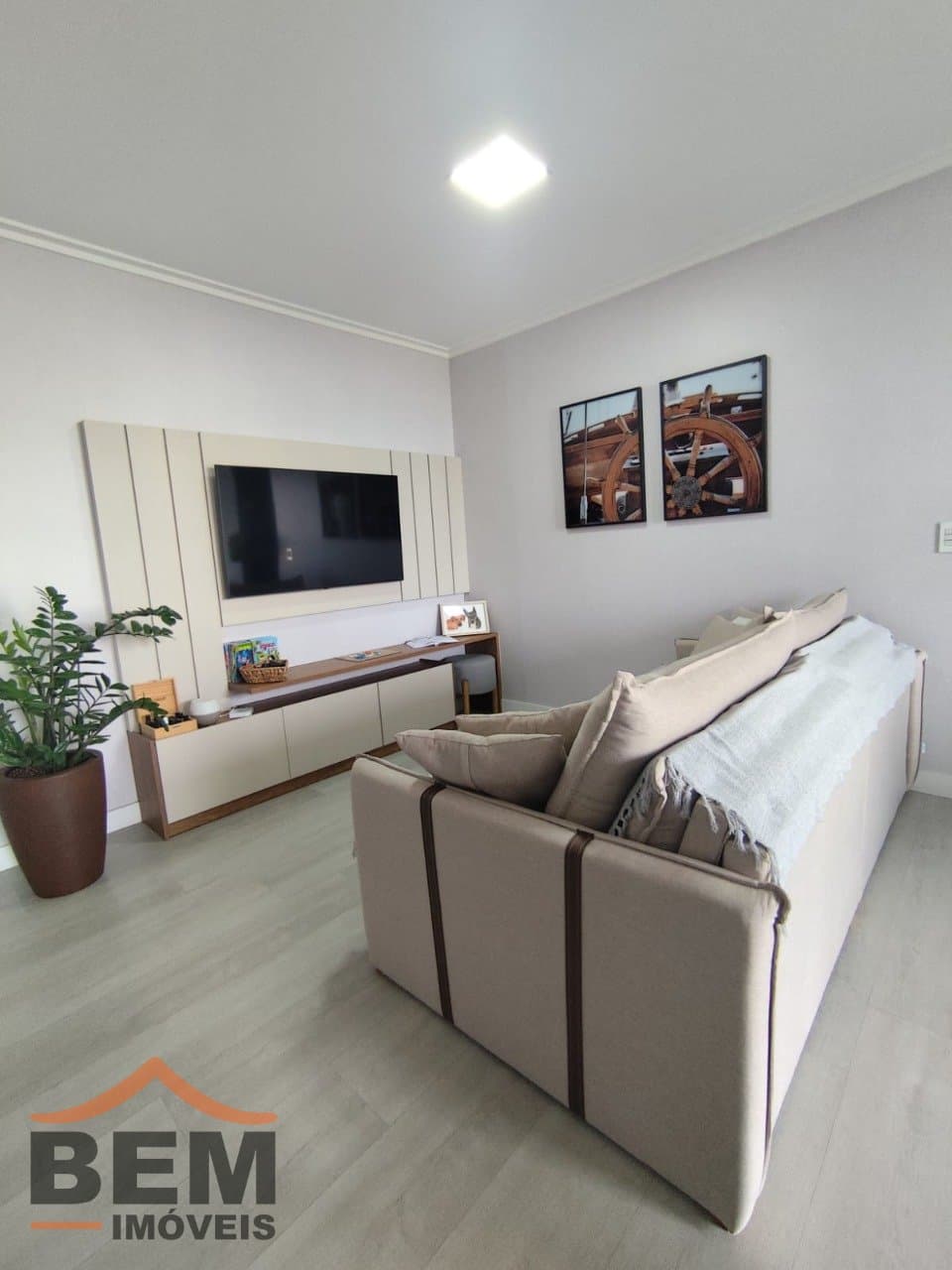 Apartamento à venda com 03 dormitórios sendo 01 suíte no bairro São Vicente en Itajaí - SC