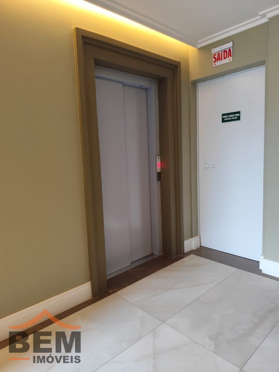 Apartamento à venda com 03 dormitórios sendo 01 suíte no bairro São Vicente en Itajaí - SC