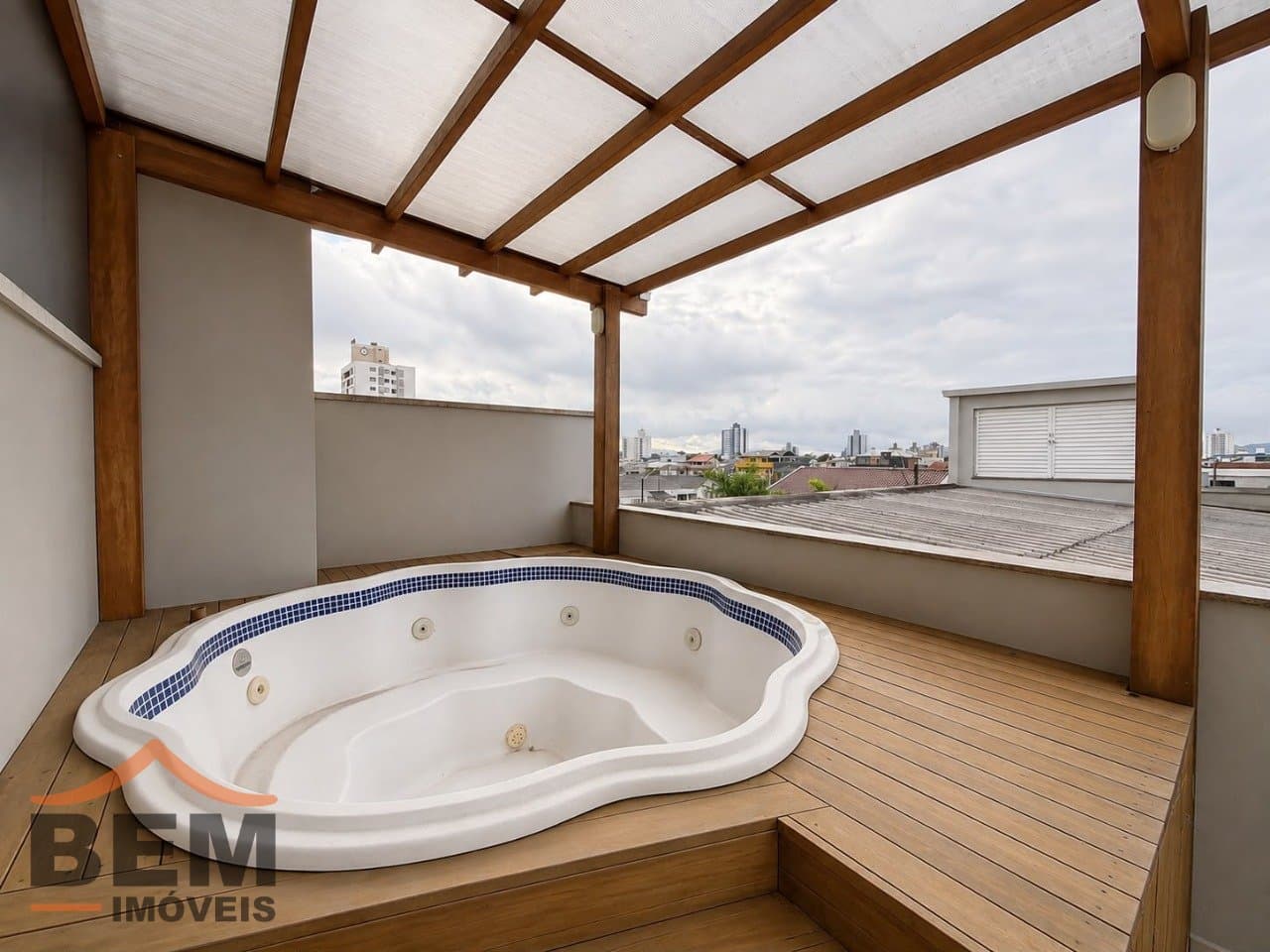 Casa Triplex à venda com 03 dormitórios no bairro Dom Bosco em Itajaí - SC