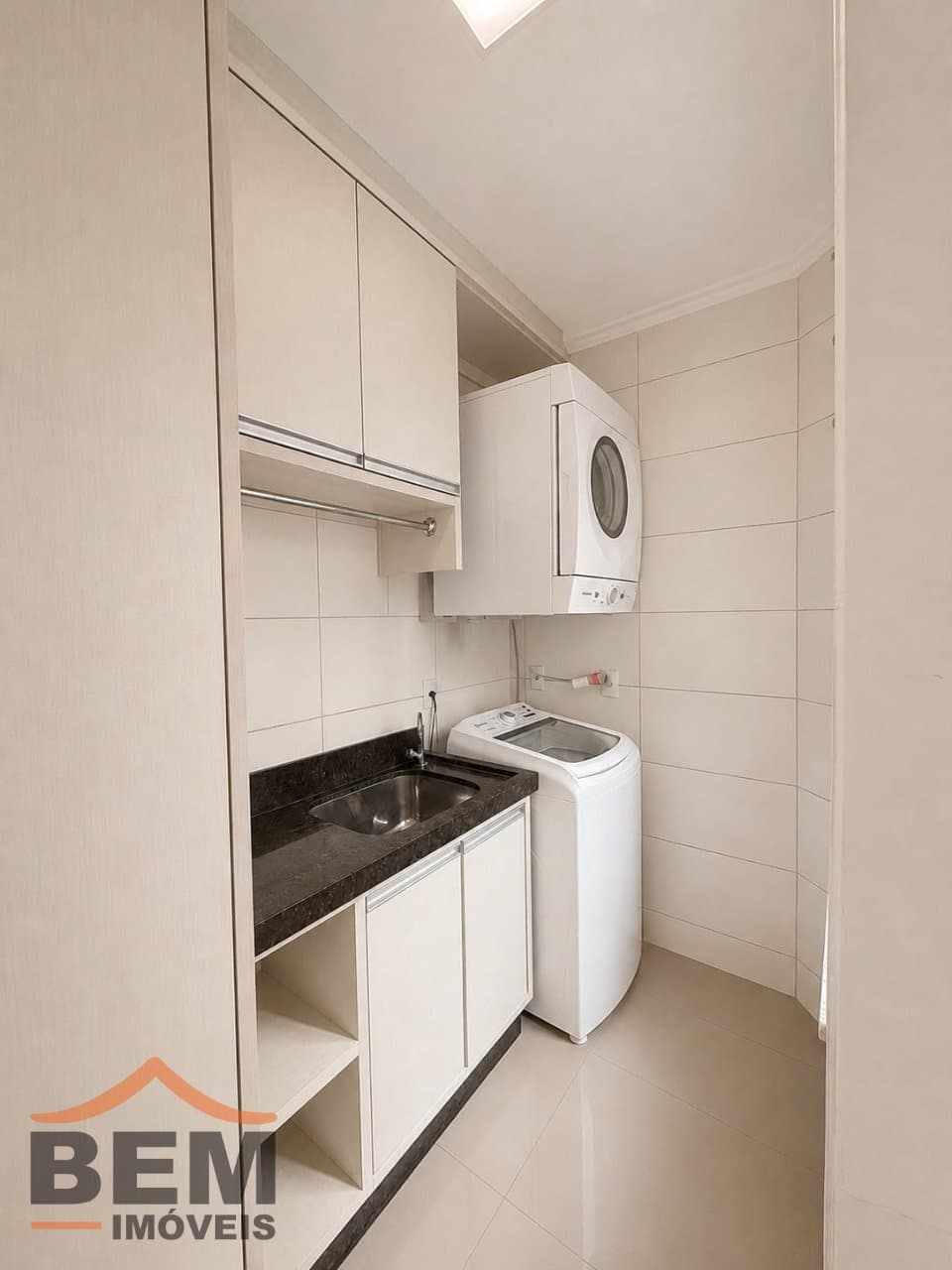 Casa Triplex à venda com 03 dormitórios no bairro Dom Bosco em Itajaí - SC