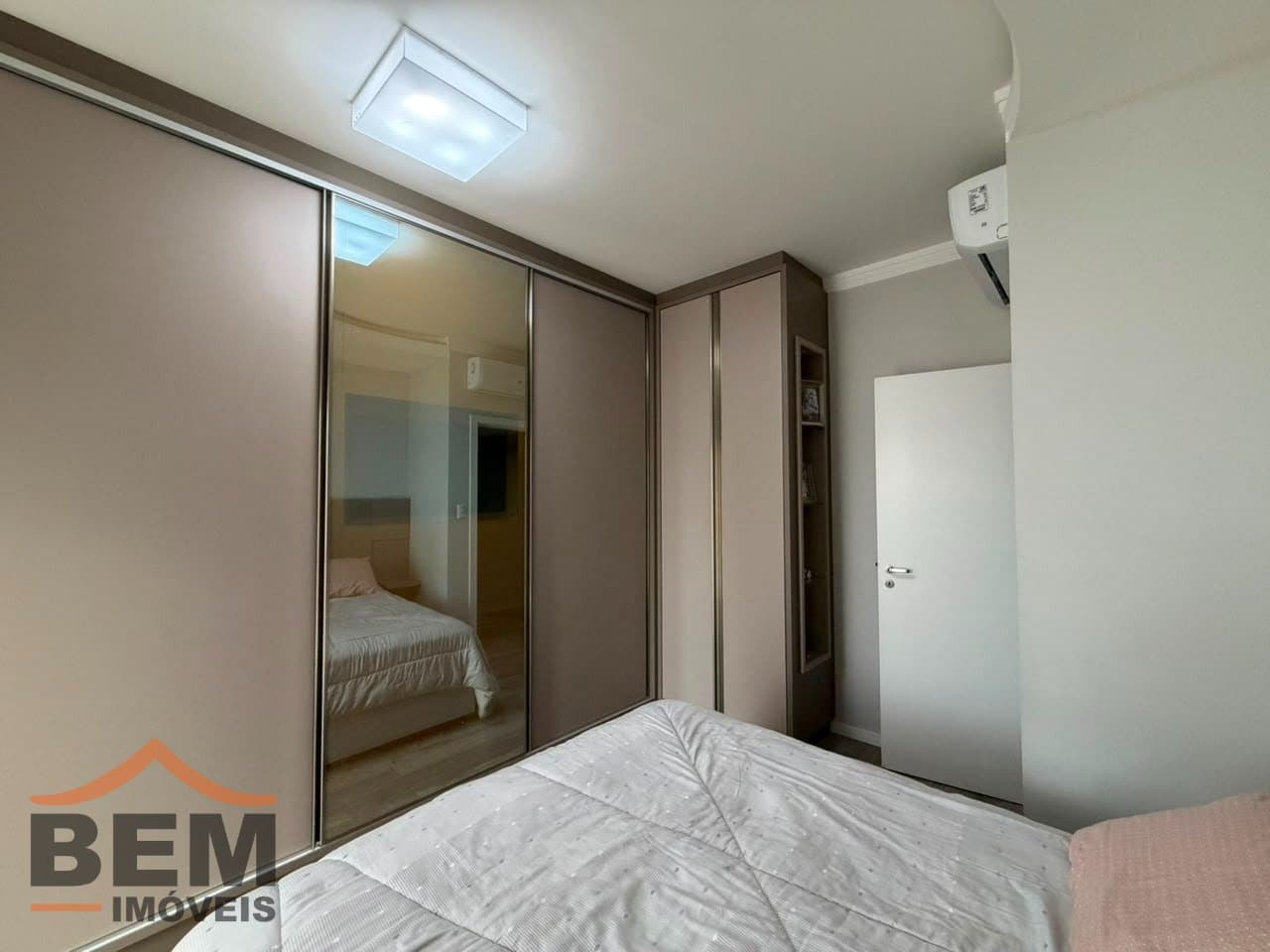 Casa Triplex à venda com 03 dormitórios no bairro Dom Bosco em Itajaí - SC
