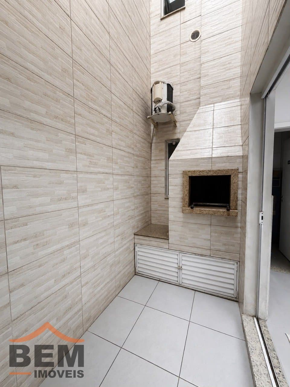 Casa Triplex à venda com 03 dormitórios no bairro Dom Bosco em Itajaí - SC