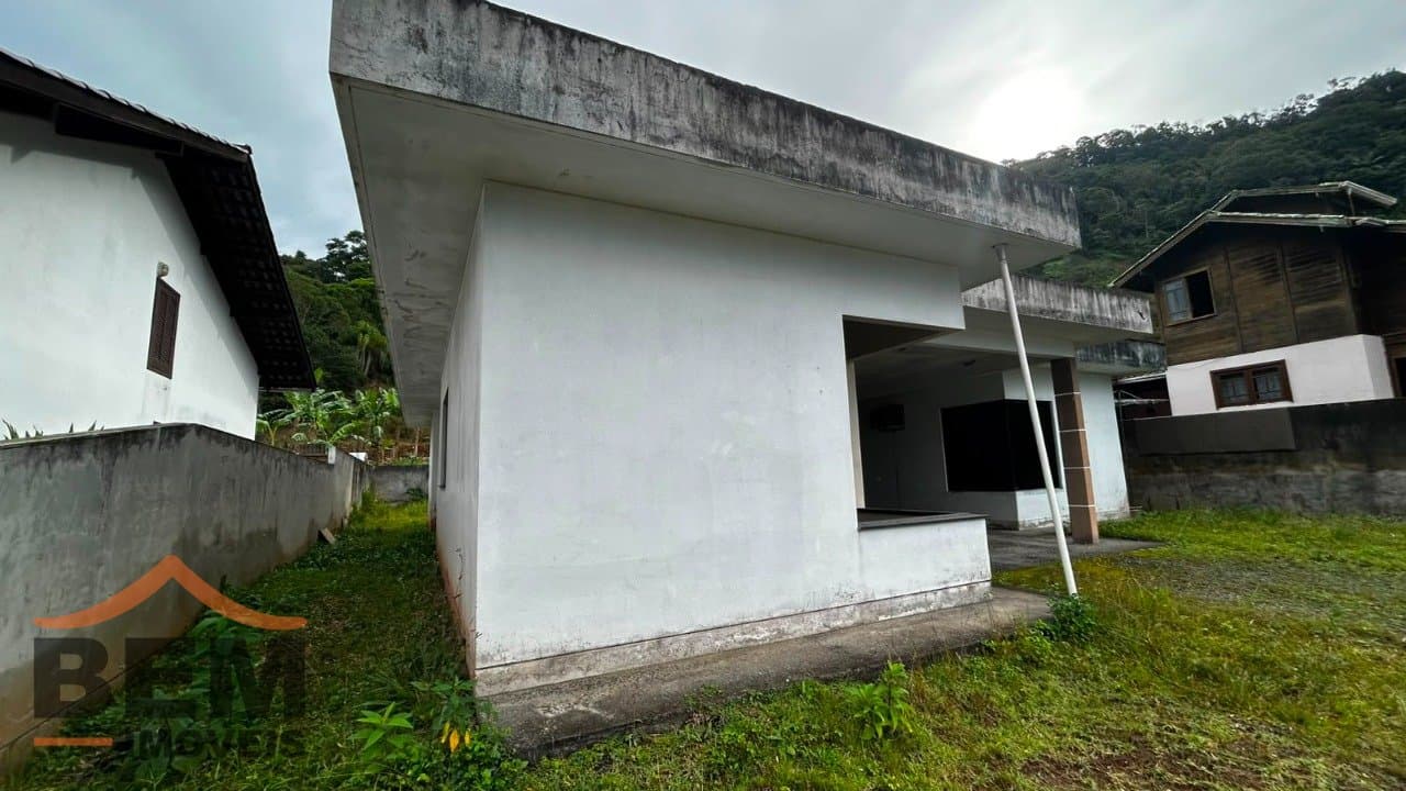 Terreno à venda com 496m² no bairro Espinheiros em Itajaí - SC