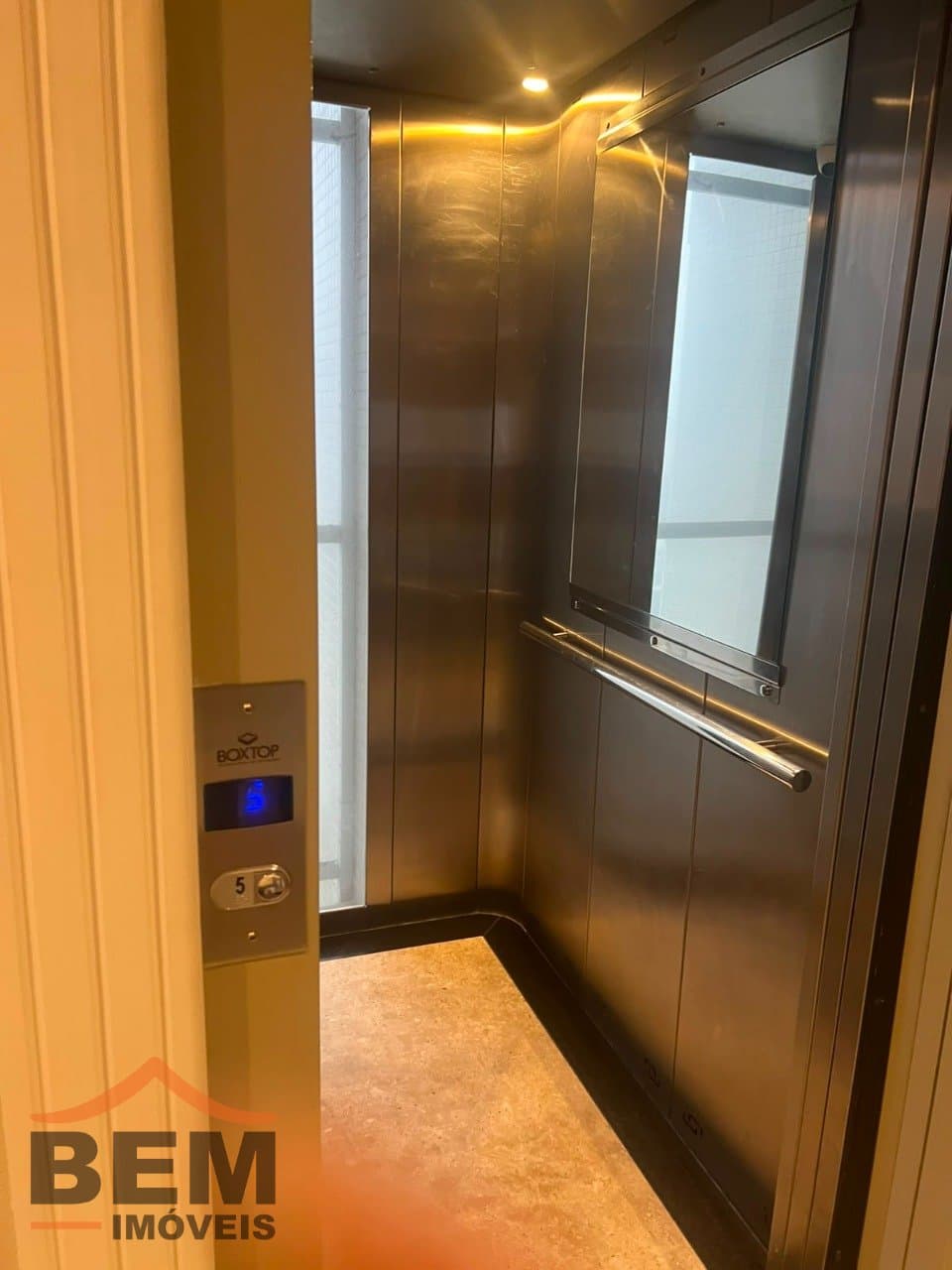 Apartamento à venda com 03 dormitórios no bairro Centro em Navegantes - SC