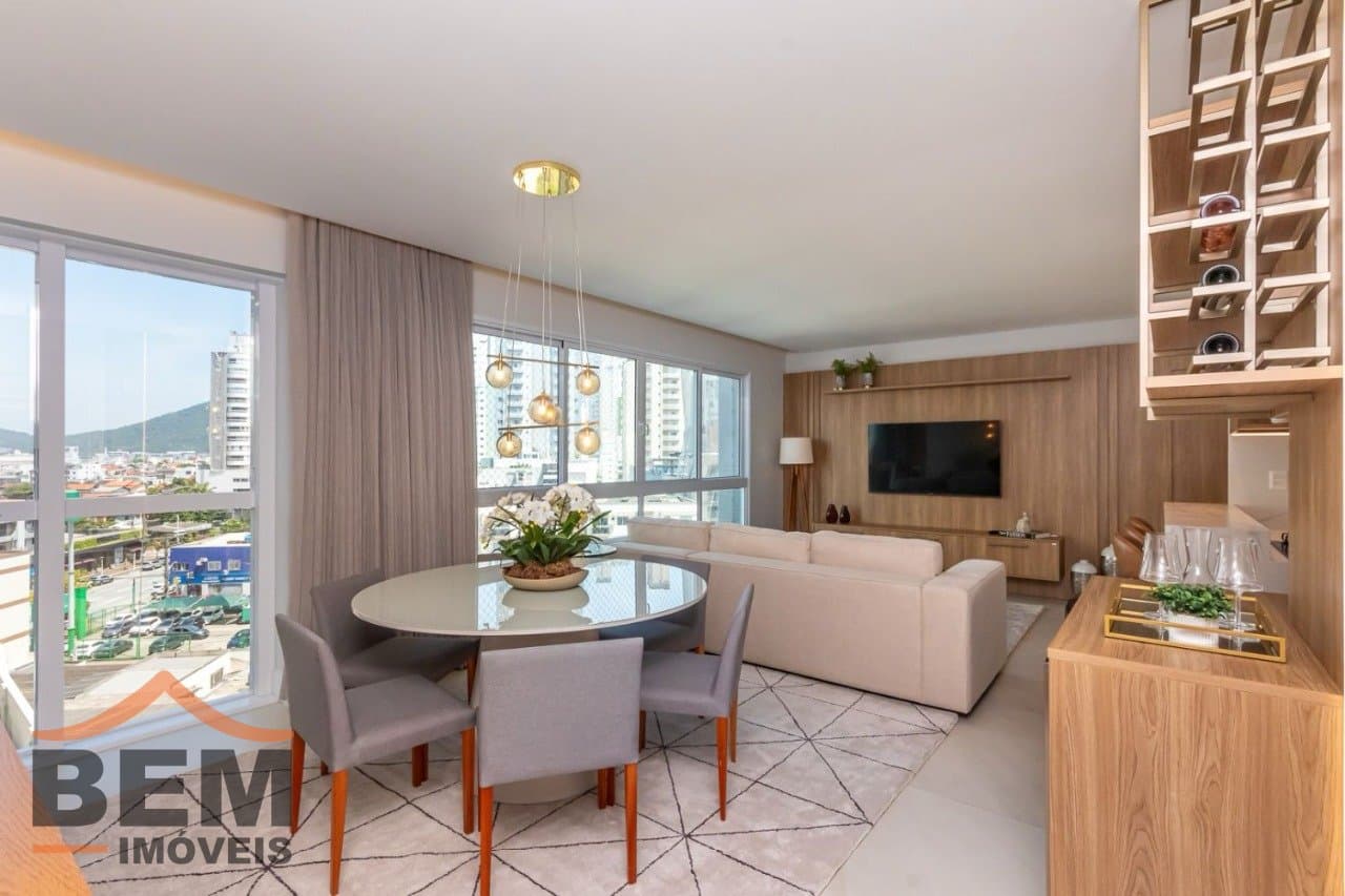 Apartamento à venda com 04 dormitórios , sendo 02 suítes, no centro de Balneário Camboriú/SC