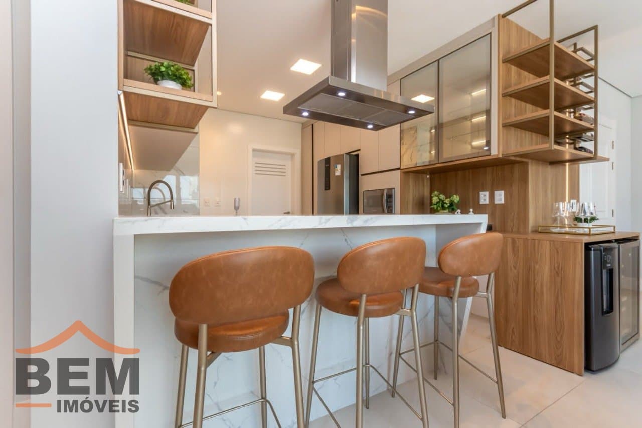 Apartamento à venda com 04 dormitórios , sendo 02 suítes, no centro de Balneário Camboriú/SC