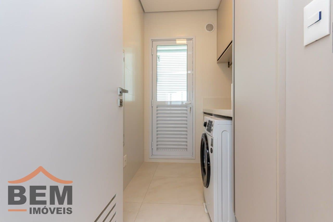 Apartamento à venda com 04 dormitórios , sendo 02 suítes, no centro de Balneário Camboriú/SC