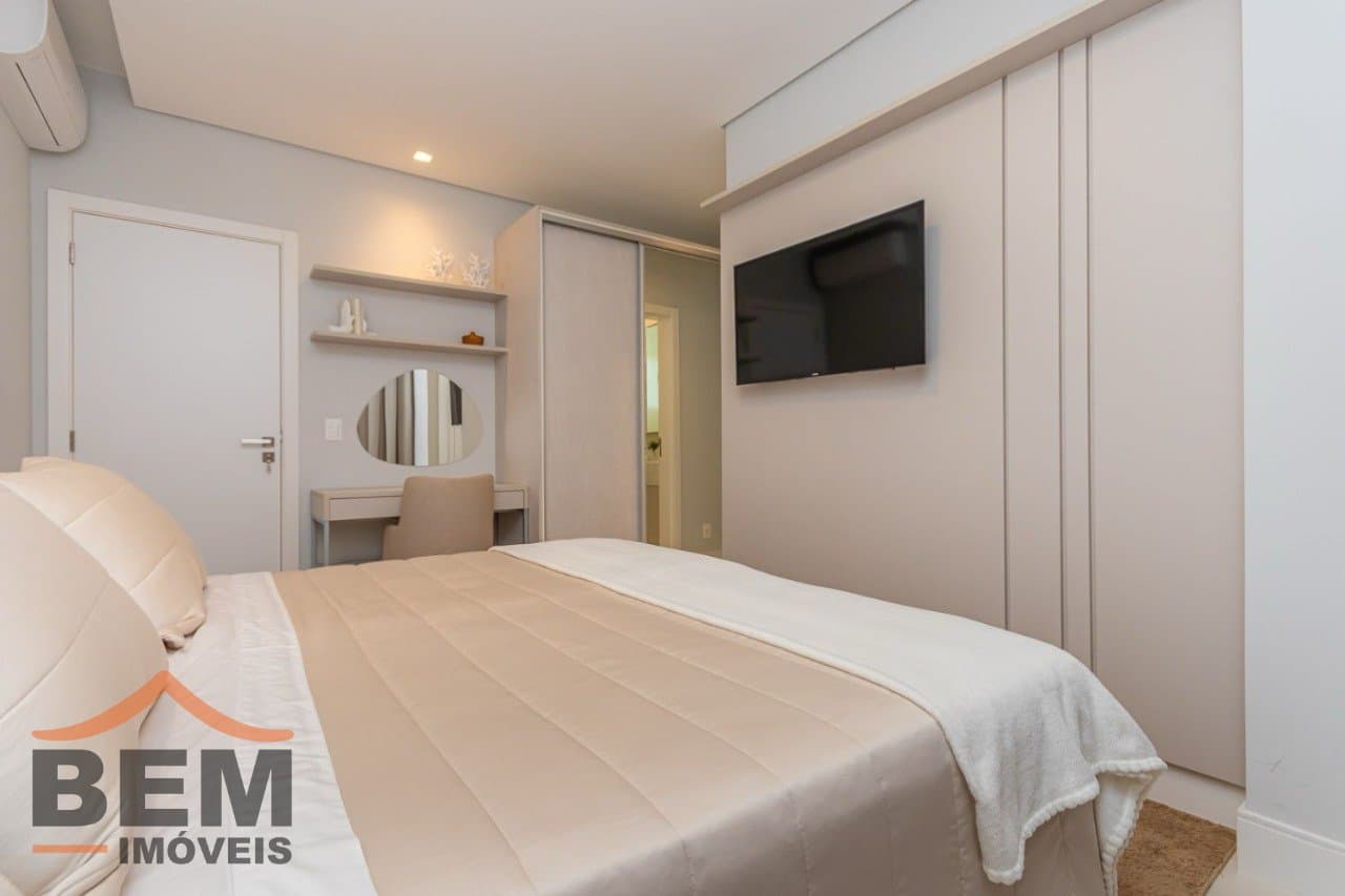 Apartamento à venda com 04 dormitórios , sendo 02 suítes, no centro de Balneário Camboriú/SC