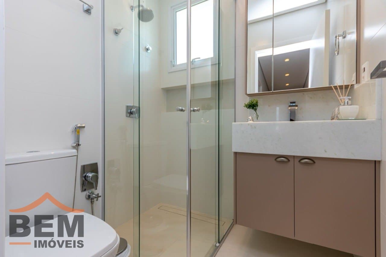 Apartamento à venda com 04 dormitórios , sendo 02 suítes, no centro de Balneário Camboriú/SC