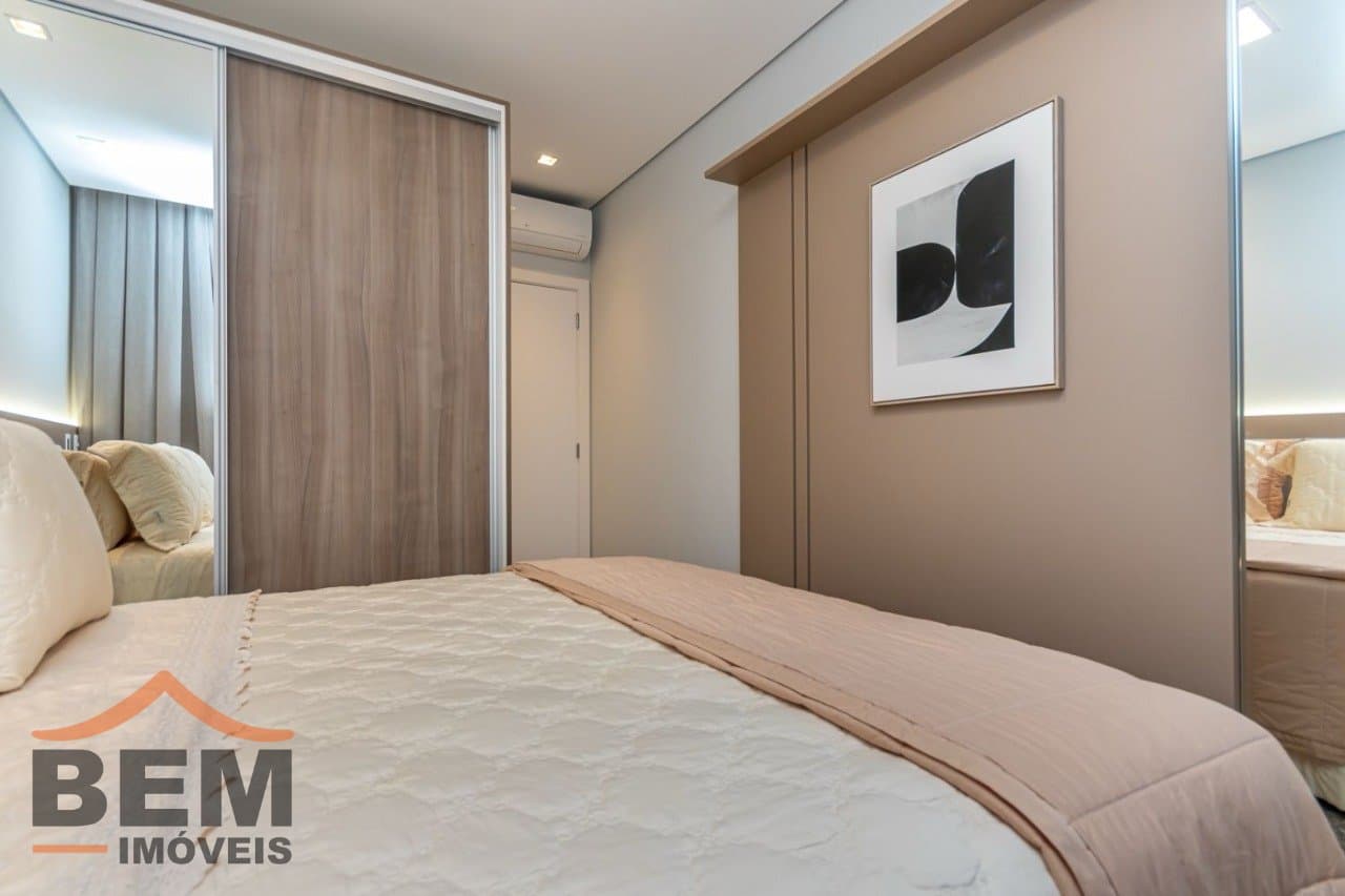 Apartamento à venda com 04 dormitórios , sendo 02 suítes, no centro de Balneário Camboriú/SC