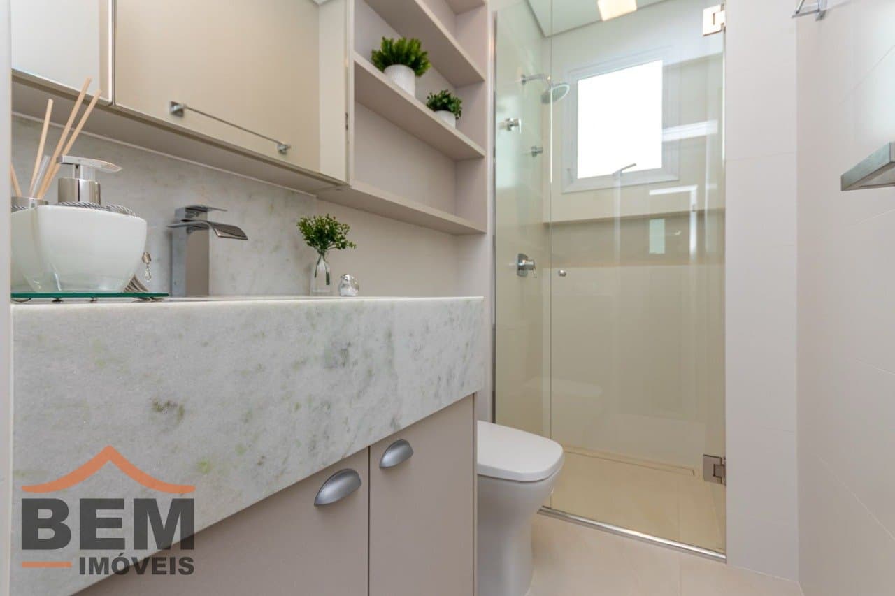 Apartamento à venda com 04 dormitórios , sendo 02 suítes, no centro de Balneário Camboriú/SC