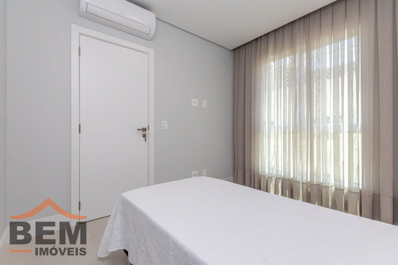 Apartamento à venda com 04 dormitórios , sendo 02 suítes, no centro de Balneário Camboriú/SC
