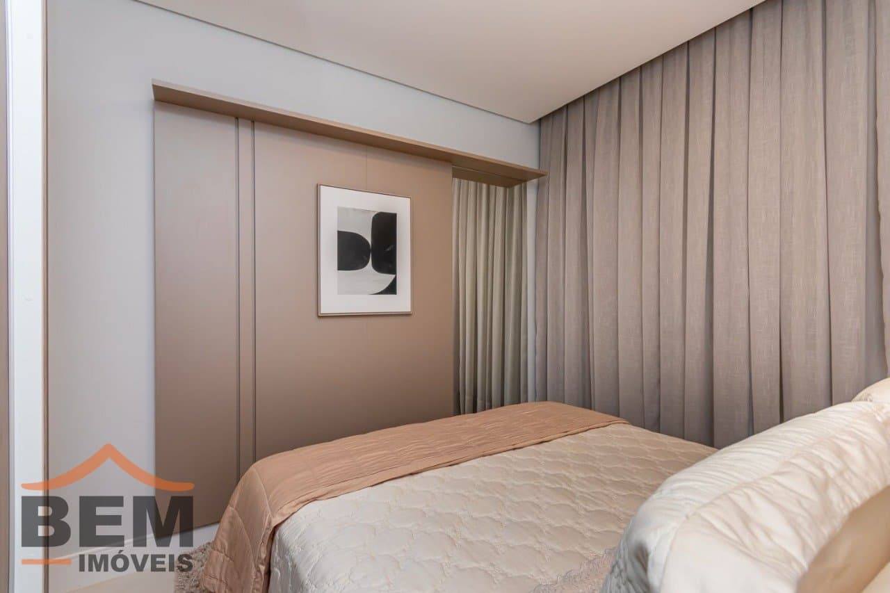 Apartamento à venda com 04 dormitórios , sendo 02 suítes, no centro de Balneário Camboriú/SC
