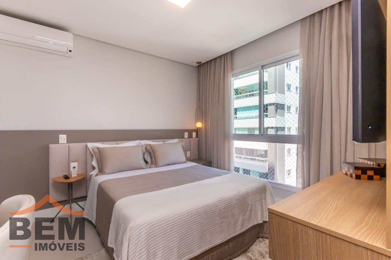 Apartamento à venda com 04 dormitórios , sendo 02 suítes, no centro de Balneário Camboriú/SC