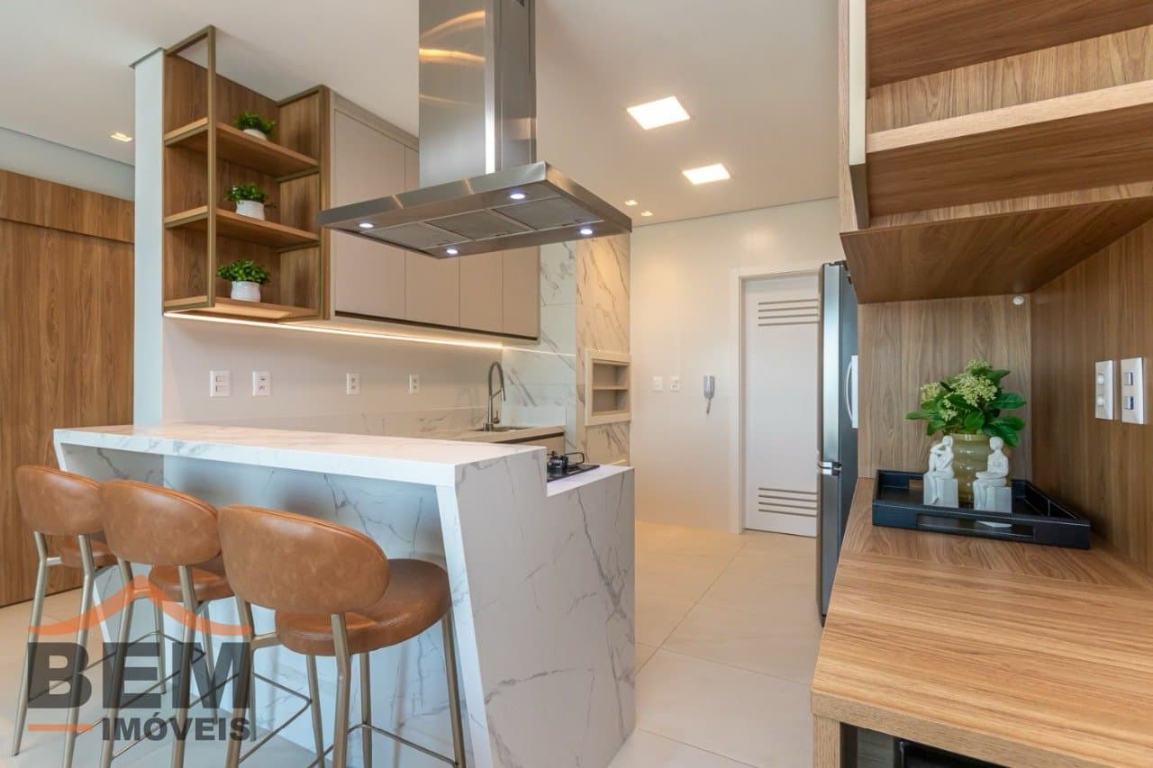 Apartamento à venda com 04 dormitórios , sendo 02 suítes, no centro de Balneário Camboriú/SC