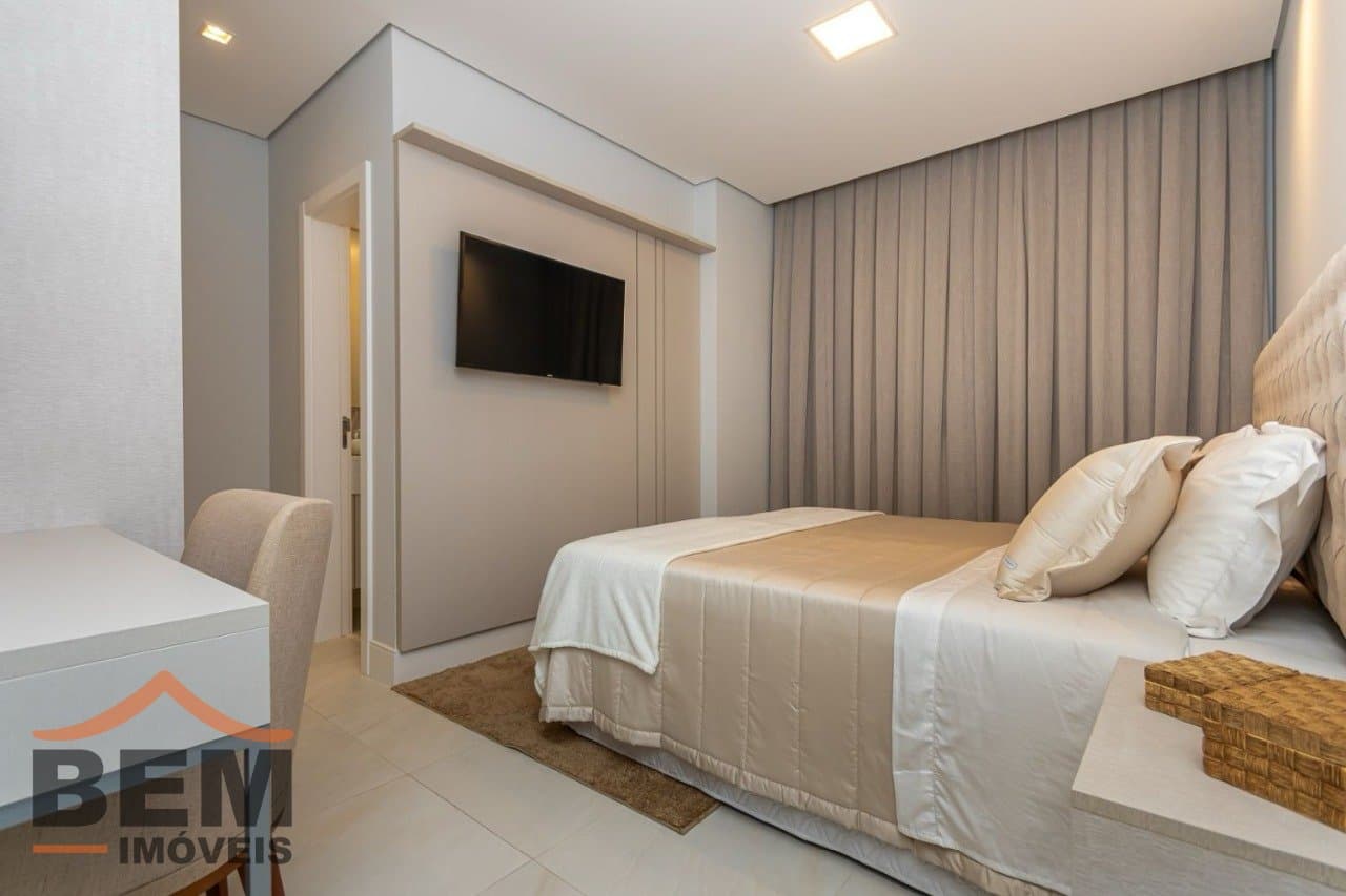 Apartamento à venda com 04 dormitórios , sendo 02 suítes, no centro de Balneário Camboriú/SC
